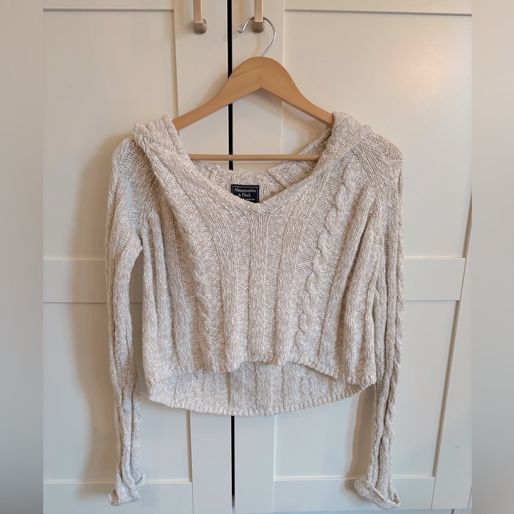 Abercrombie & Fitch Cropped knit sweater with hood size medium in cream